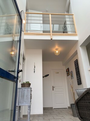 Interior - Sea view, jacuzzi, 5 bedrooms, enclosed garden, pets allowed (Plounévez-Lochrist)