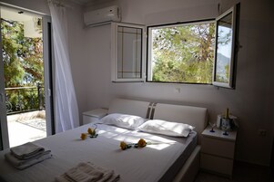 Deluxe Apartment, 1 Bedroom, Bay View | Premium bedding, memory foam beds, individually decorated