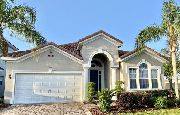 Exterior - Tuscan Hills Beauty with South Facing Pool (Davenport)