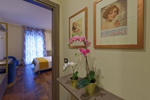 Studio Deluxe (CAMERA 6 RR) | Minibar, bureau, espace de travail pour ordinateurs portables