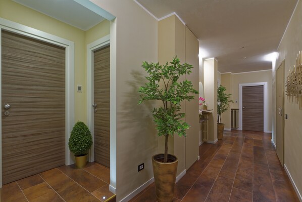 Hallway - Red Ribbon (Milan)