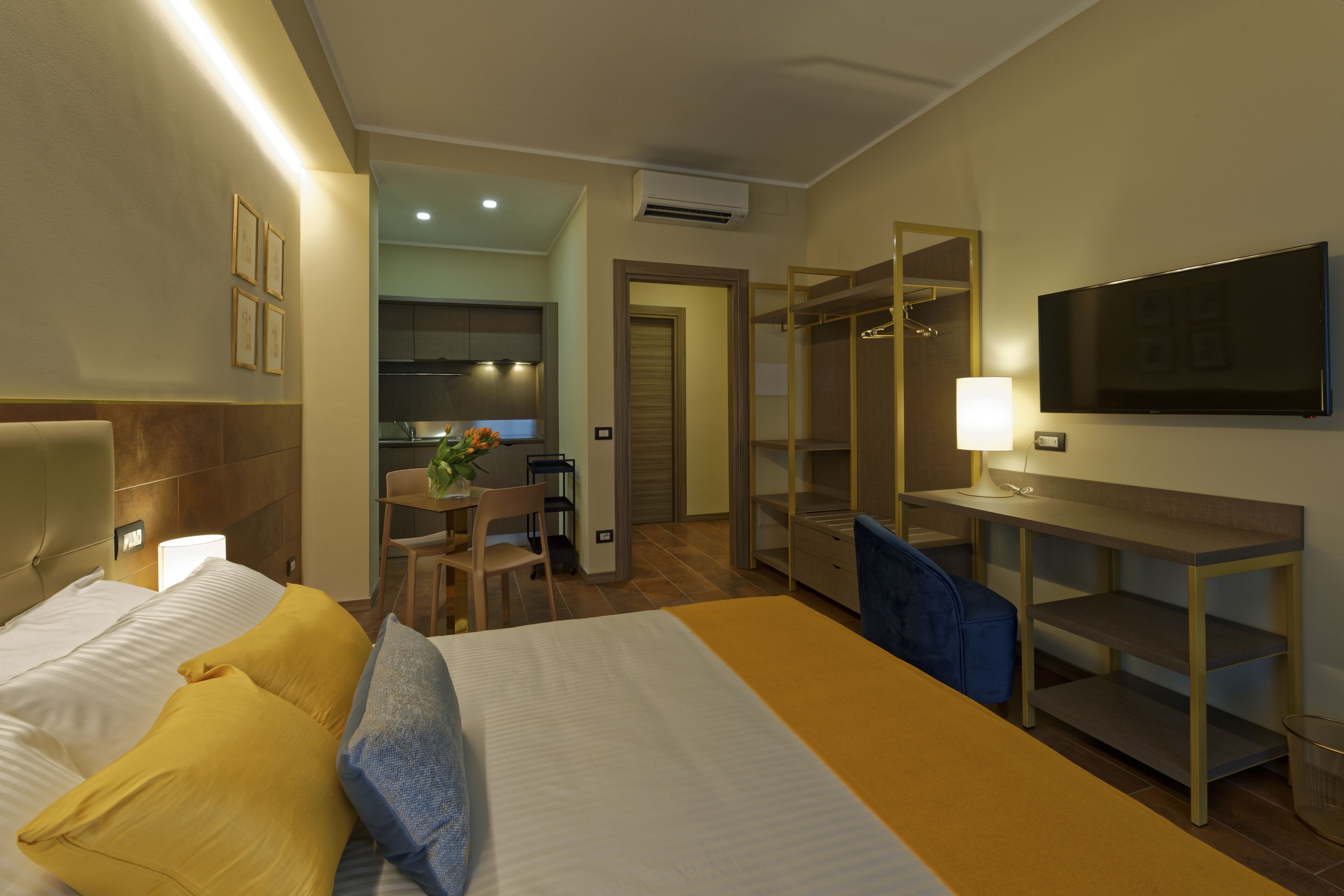 Studio Deluxe (CAMERA 6 RR) | Minibar, bàn, khu vực làm việc phù hợp cho laptop, phòng cách âm 