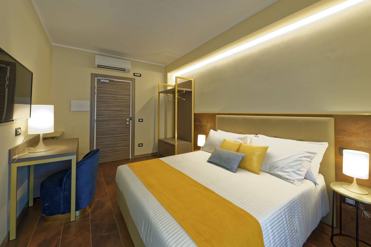 Deluxe Double Room (CAMERA 3 RR) | Minibar, desk, laptop workspace, soundproofing