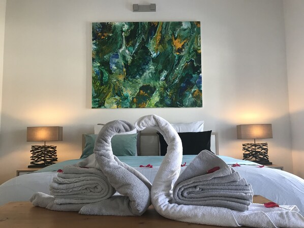 3 bedrooms, desk, soundproofing, iron/ironing board