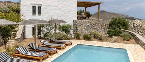 Vila | 4 kamar tidur, brankas, meja kerja, dan internet