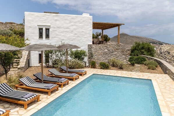 Villa | 4 bedrooms, in-room safe, desk, Internet