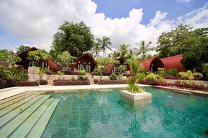 Outdoor pool - Relaxation and luxury at Jungle Paradise (Nusa Penida)