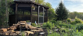 Farm - Animals - Barn - Gazebo - Fire Pit - 2xKing