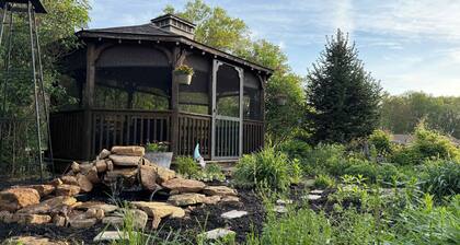 Farm - Animals - Barn - Gazebo - Fire Pit - 2xKing