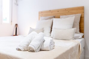 2 slaapkamers, een strijkplank/strijkijzer, gratis wifi, beddengoed