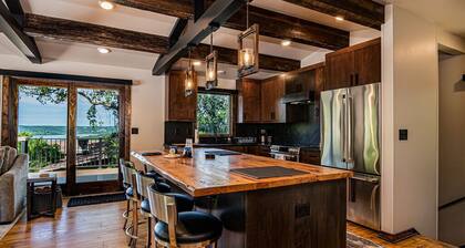 Next to Big Cedar! Walk to activities-LakeView, Hot Tub, HIghEnd Decor