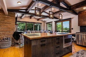 Interior - Near Big Cedar-Walkable Fun-Lake View-Hot Tub-Modern Luxury Decor-Free Attraction Tickets! (Ridgedale)