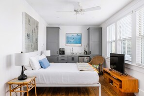 5 camere, una scrivania, ferro/asse da stiro, culla da viaggio