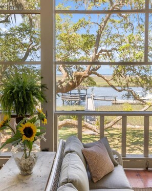 المنشأة من الداخل