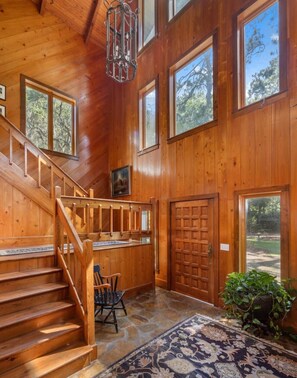 المنشأة من الداخل