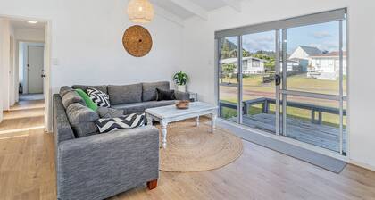 Retreat by the Beach - Pauanui Holiday Home