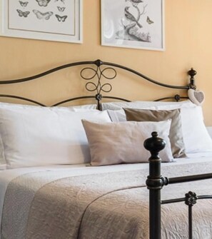 4 Schlafzimmer, Schreibtisch, Bügeleisen/Bügelbrett, kostenloses WLAN