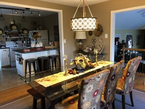 Dining - Castle View Quarters (Berkeley Springs)