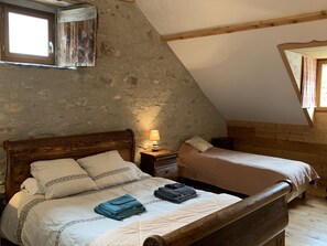 7 bedrooms, iron/ironing board, free WiFi