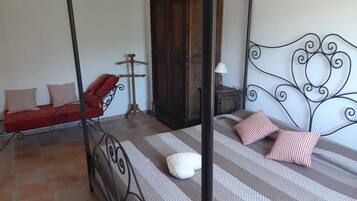 Double Room | Free WiFi, bed sheets