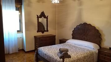 4 chambres, fer et planche à repasser, Wi-Fi gratuit, draps fournis