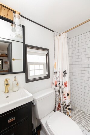 Bruser, hårtørrer, håndklæder, Sæbe