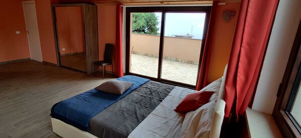 3 chambres, fer et planche à repasser, Wi-Fi, draps fournis