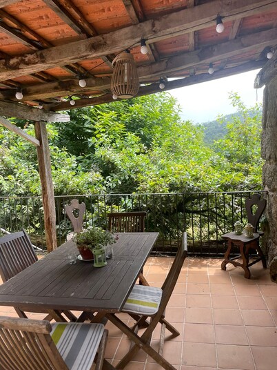 Tranquility and privacy in Rías Baixas Surrounded by trees in a Galician village
