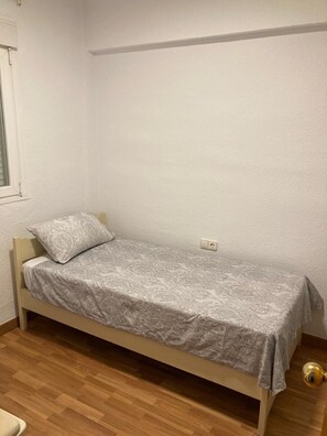 2 chambres, fer et planche à repasser, literie fournie