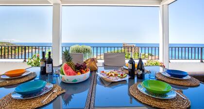 Spectacular Penthouse in front of the sea with stunning view for 8 people