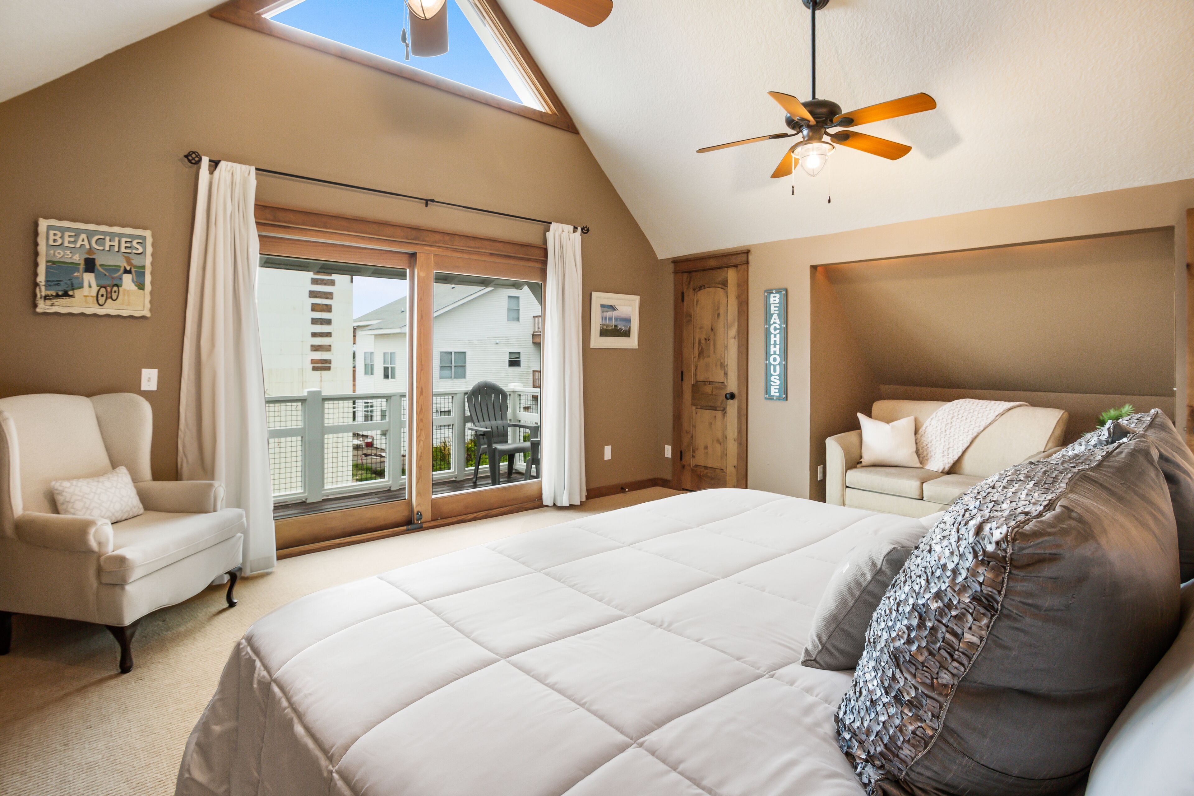 2nd Floor King Bedroom with Twin Sleeper Sofa
