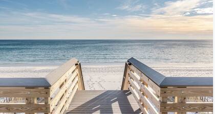 Parking for 8 Cars and Sleeps 17...Fun Amenities! Capturin' Moments 30A