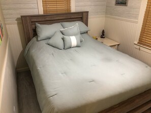 2 habitaciones, tabla de planchar con plancha, wifi y ropa de cama 