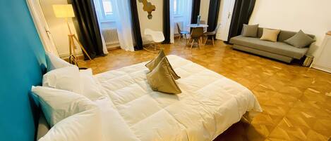 غرفة ديلوكس | ملاءات من القطن المصري وأغطية فراش متميزة وألحفة محشوة بالريش