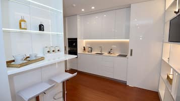 Apartemen Desain | Dapur pribadi | Mesin espresso, mesin pembuat kopi/teh, dan ketel listrik