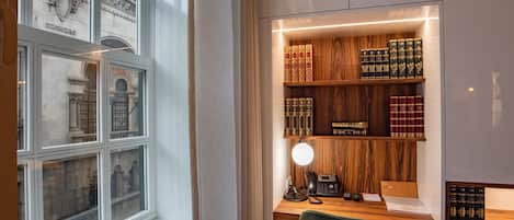 Deluxe Apartment, City View | In-room business centre
