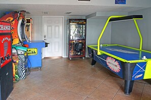 Games room - BEACHFRONT! Unit1114 Balcony Beach View (Panama City Beach)