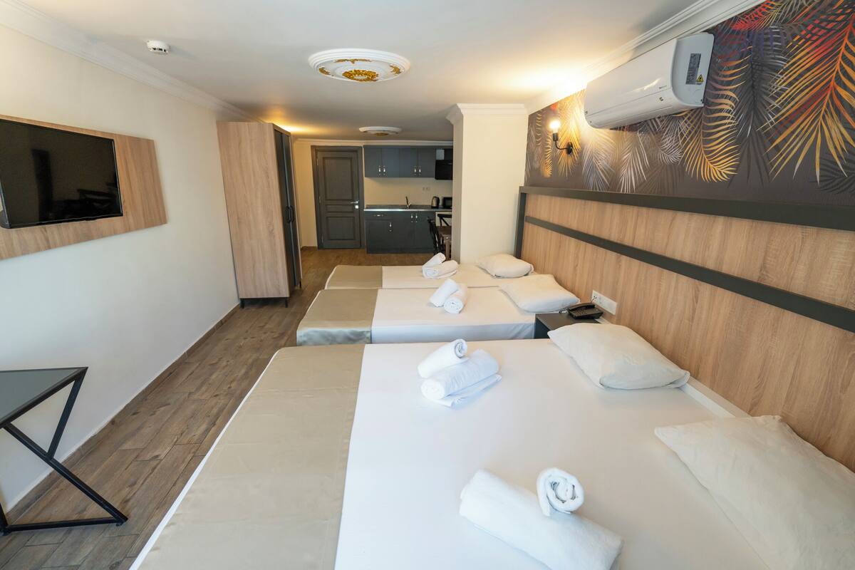 家庭开间 | 高档床上用品、迷你吧、办公桌、笔记本电脑工作区