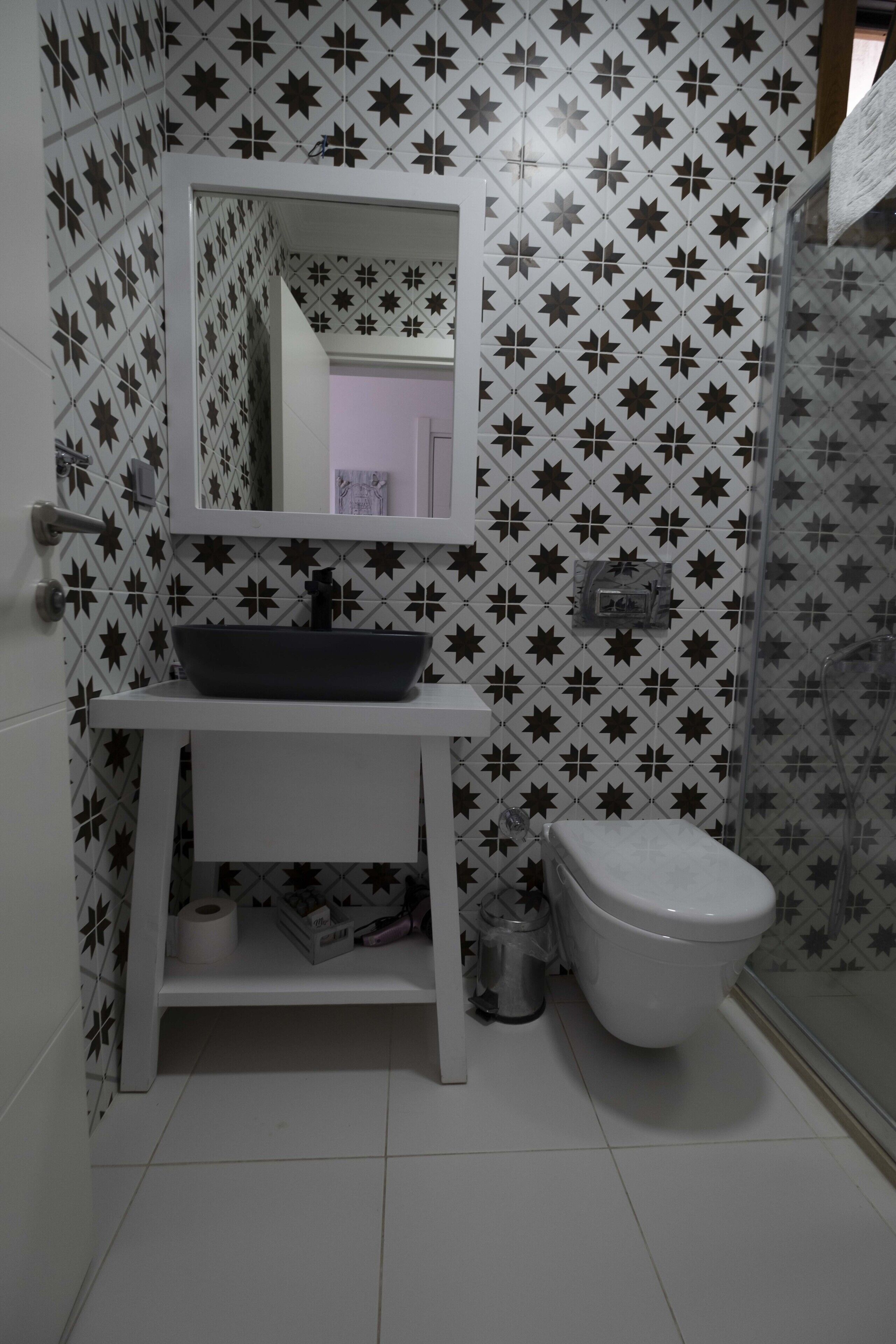 shower, rainfall showerhead, free toiletries, hair dryer