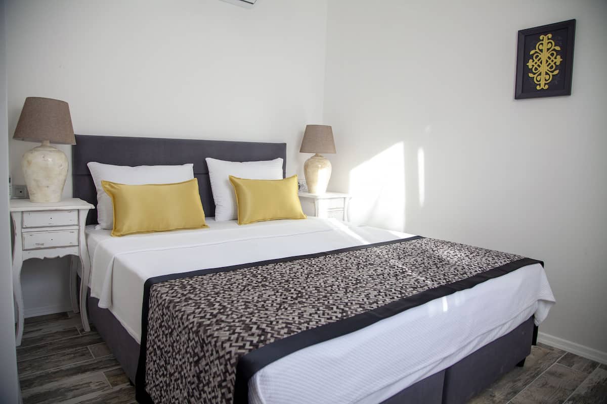 Economy Room | In-room safe, blackout drapes, free WiFi, bed sheets