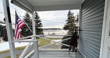 Cozy lake front unit close to Honesdale, Elk Mountain, Scranton & much more!