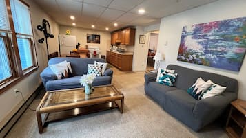 Smart TV, lettore DVD, libri, videoteca