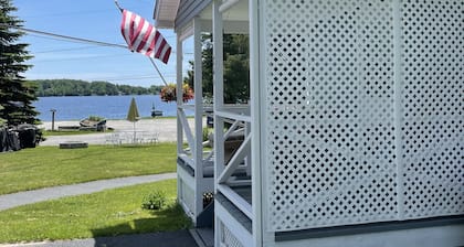 Cozy lake front unit close to Honesdale, Elk Mountain, Scranton & much more!