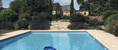 Piscina all'aperto, una piscina riscaldata