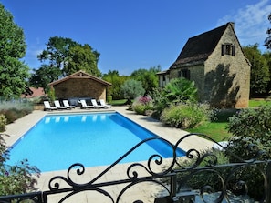 Outdoor pool, a heated pool - Manoir with extensive private grounds (Sarlat-la-Canéda)