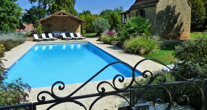 Manoir with extensive private grounds