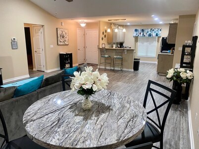 **Magnolia Cottage** Sleeps 6. Minutes to Casino, Concerts, Lake, College