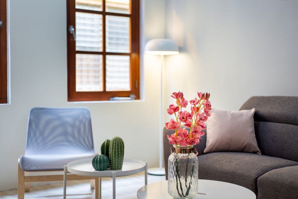 TV, Netflix, streaming services, offices