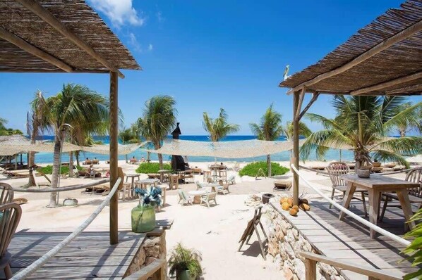 Outdoor dining - Genesis - Quality, Helpful Crew, Safe & Prime Location (Willemstad)