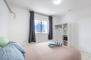 10 bedrooms, iron/ironing board, WiFi, bed sheets - Genesis - Quality, Helpful Crew, Safe & Prime Location (Willemstad)